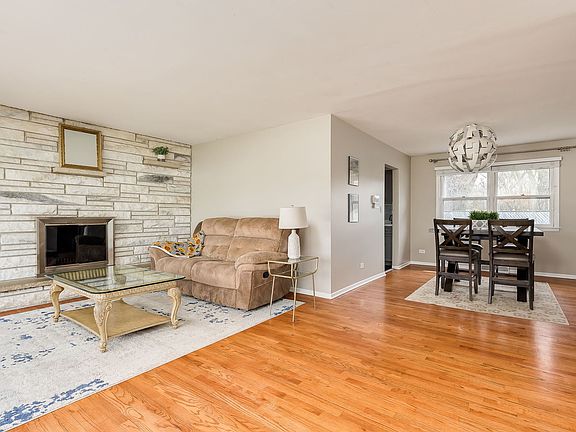 2nd image of 815 E Bryn Mawr Ave
