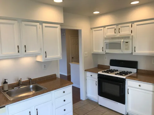 42 Bellaire Dr, Langhorne, PA 19047