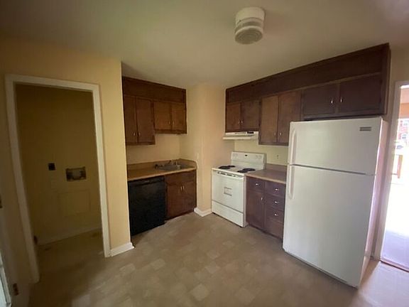 5th image of 11824 E Gateway Dr SE APT D
