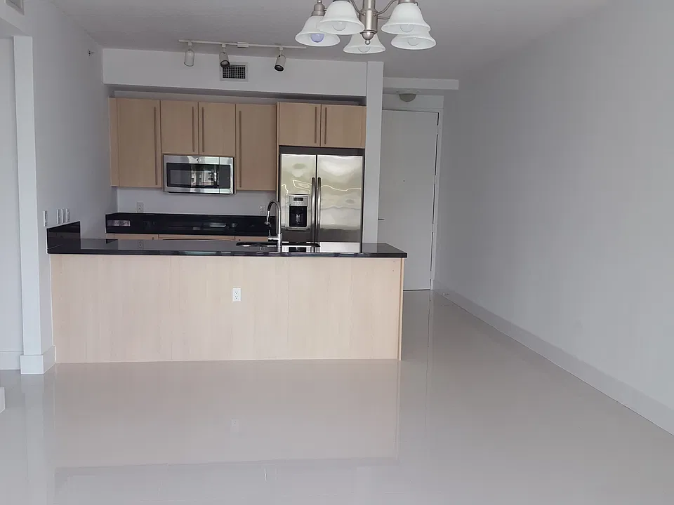 79 SW 12th St