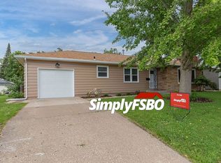 2004 Bellevue Ave, Bettendorf, IA 52722