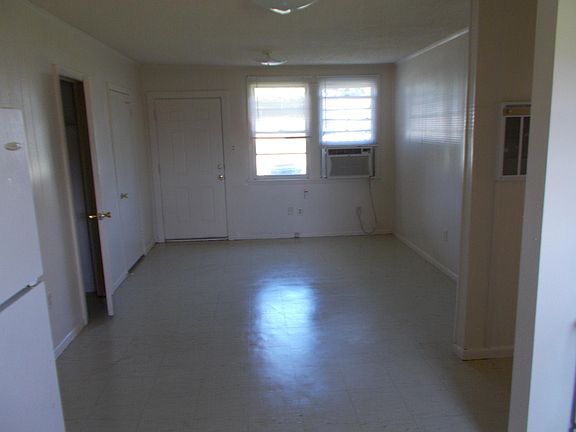 2nd image of 2406 Rose Dr