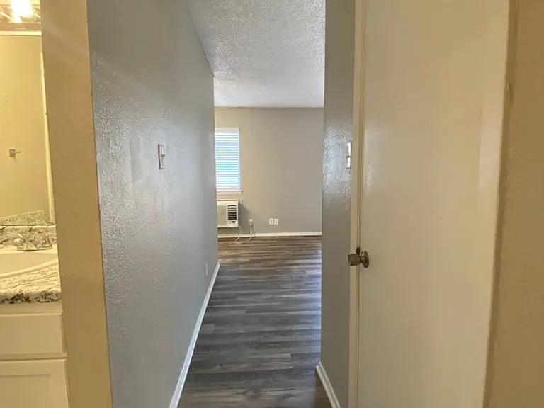 La Mesa Apartments — Photo 4
