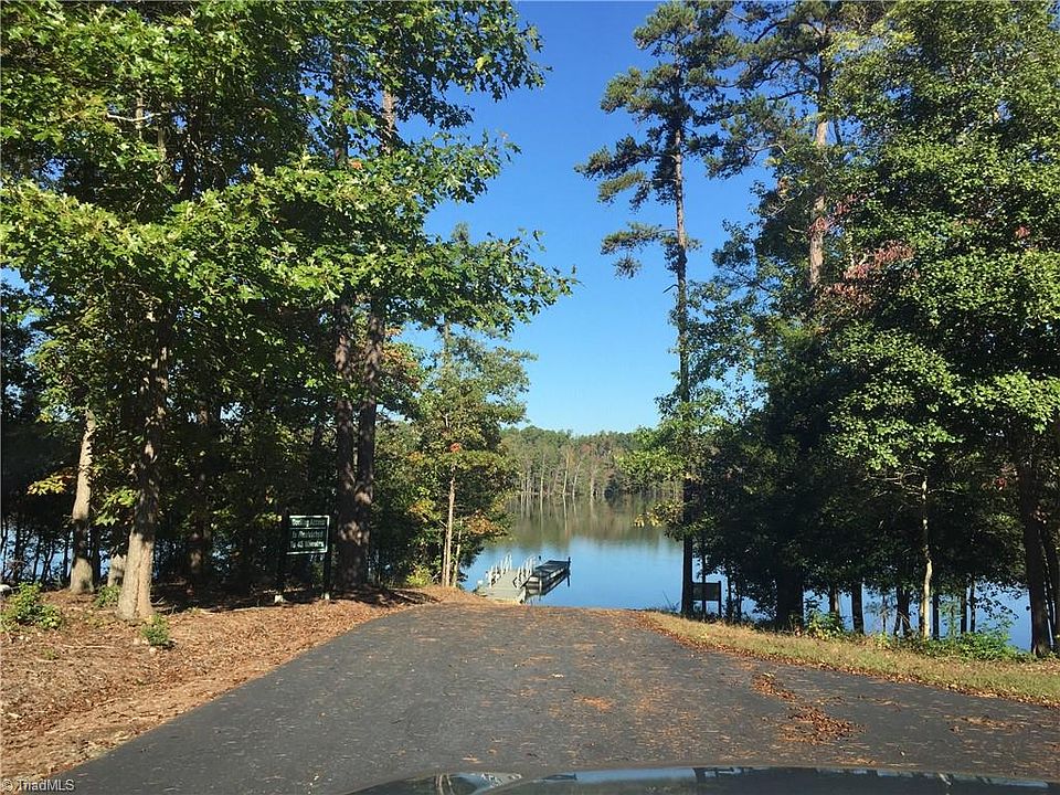2nd image of 234 Emerald Isle Ct
