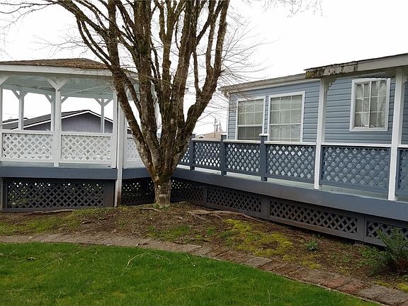 3rd image of 10116 Overlook Dr NW