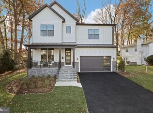 202 Harmony Dr SW, Vienna, VA 22180