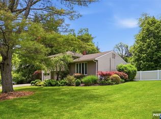 4 Ackerman St, Waldwick, NJ 07463