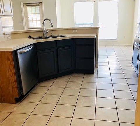 5th image of 2633 Encina Dr