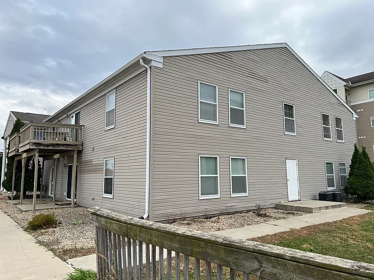 327 W Frontage Rd NW #201 — Photo 9