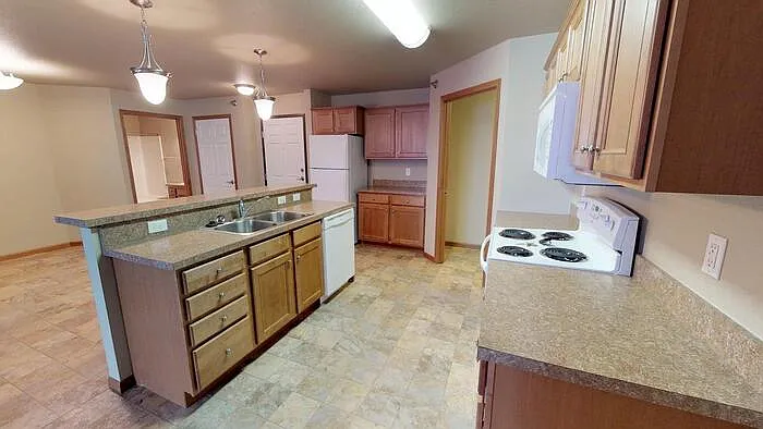 600 Meadow Ridge Loop NW #201