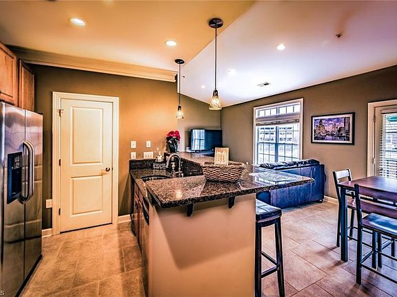5th image of 104 Sunset Cir Unit 303