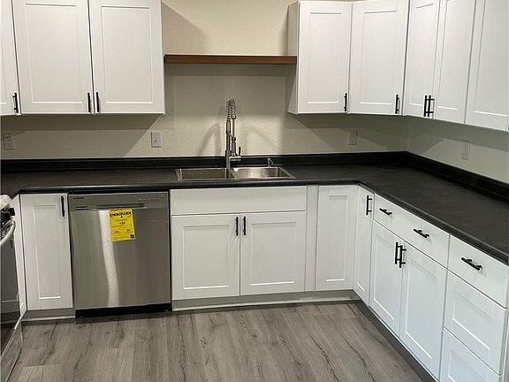4th image of 1739 Pleasant Valley Pl