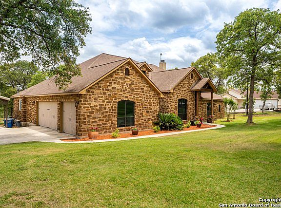2nd image of 208 Rosewood Dr