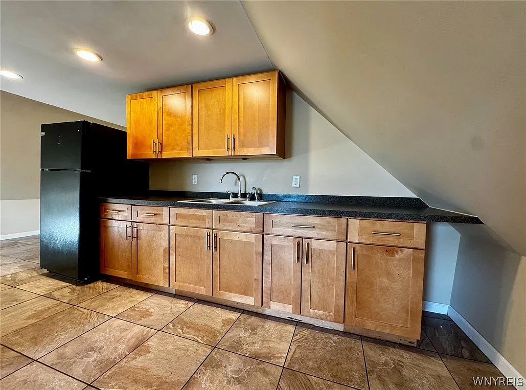 Studio, 1.0 bath, 800 sqft, $900 — Photo 4