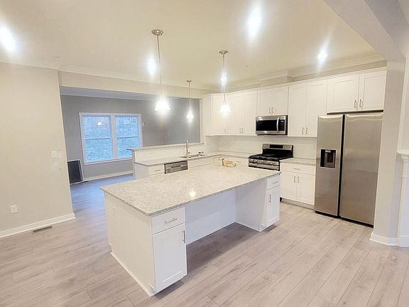 open-concept main living area- deluxe granite kitchen island