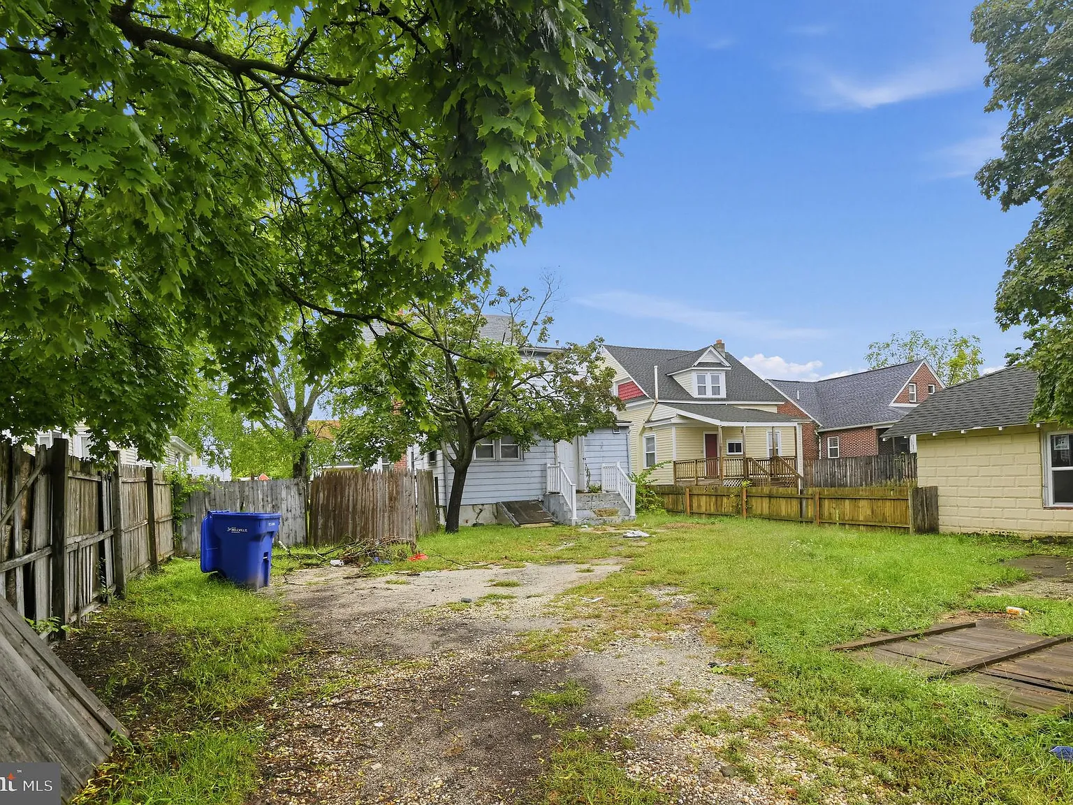 3 bed, 2.0 bath, 1556 sqft, $1,850 — Photo 3