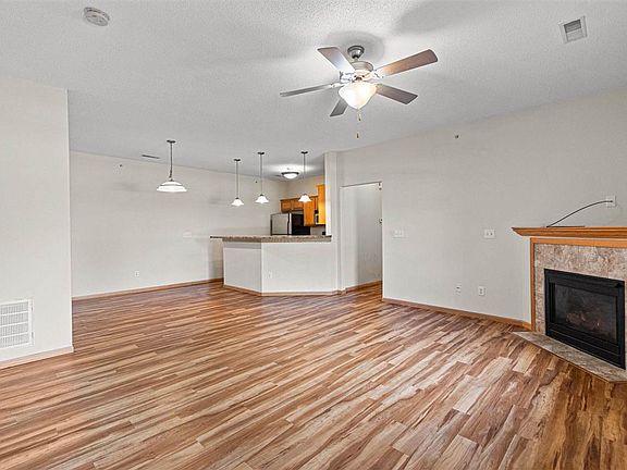 3rd image of 450 Penn Ct APT 1