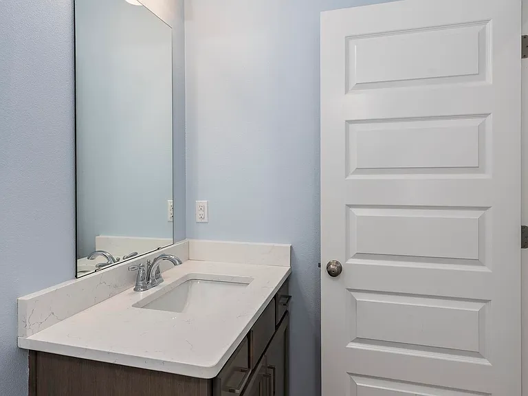 231 Bronze St — Photo 43