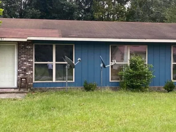 81 Crews St, Varnville, SC 29944