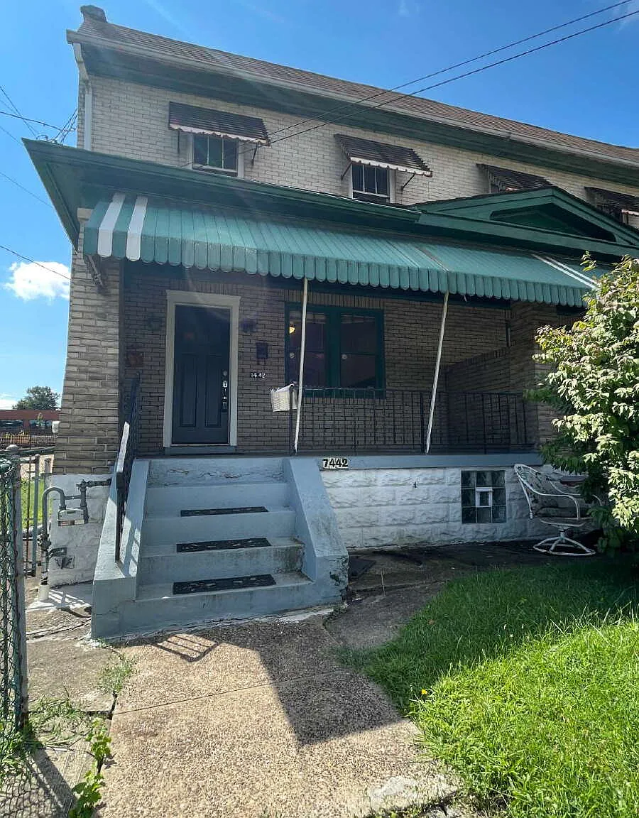 2 bed, 1.0 bath, $1,250 — Photo 1
