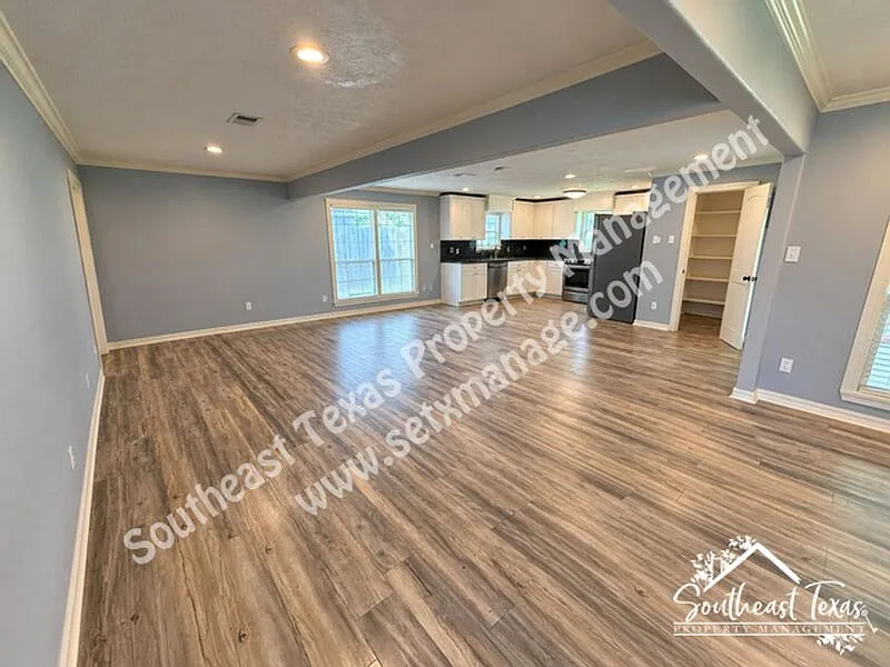 3 bed, 2.0 bath, 2200 sqft, $2,450 — Photo 4