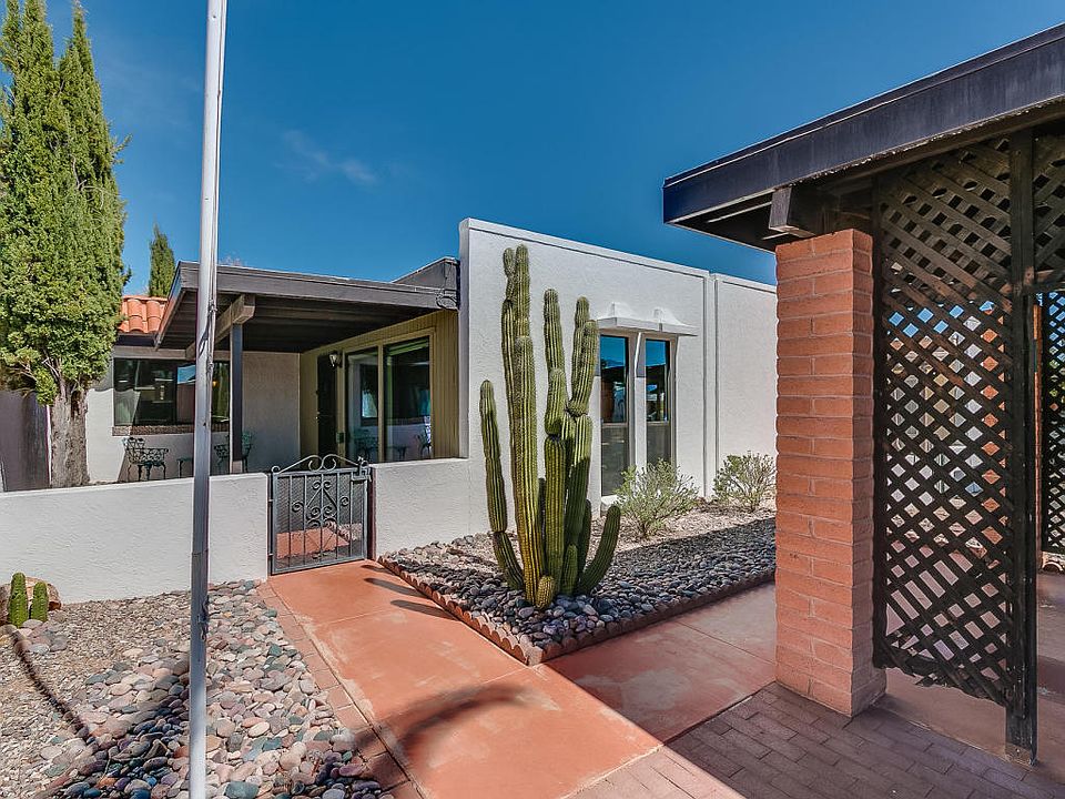 1st image of 340 W Calle De Las Flores