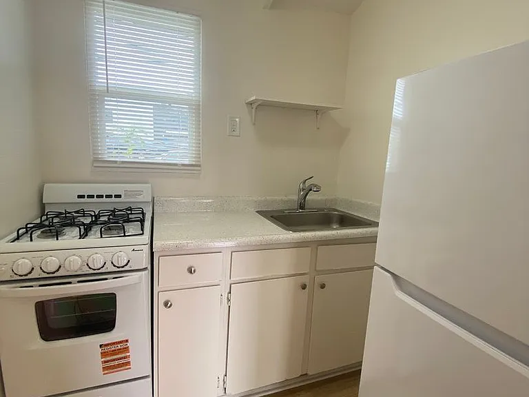 4432 Pacific Hwy #10 — Photo 5