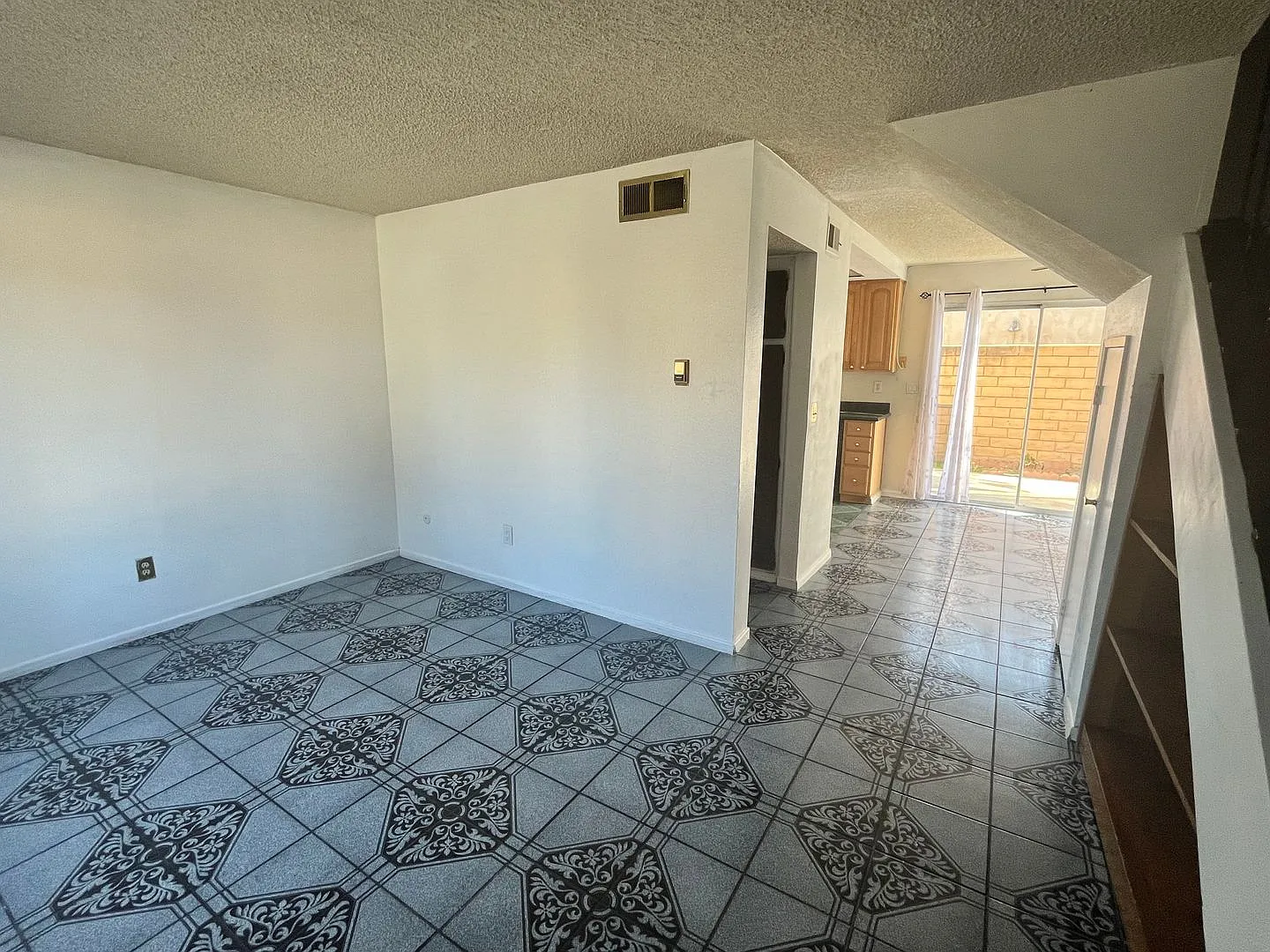 Anza Palms 2 Bedroom Townhome — Photo 4