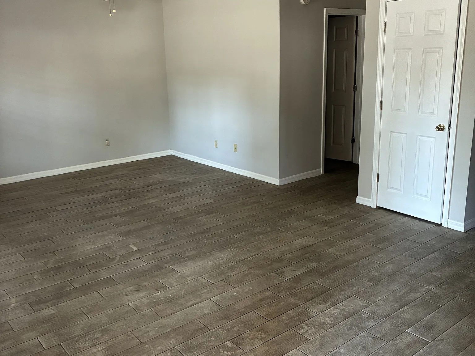 906 Scott St. - A — Photo 3