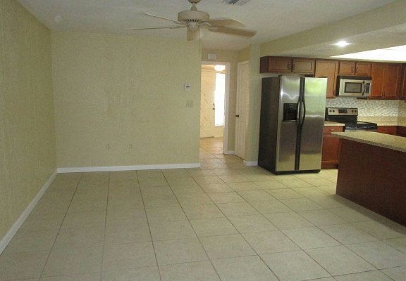 5th image of 2727 Blue Bonnet Dr