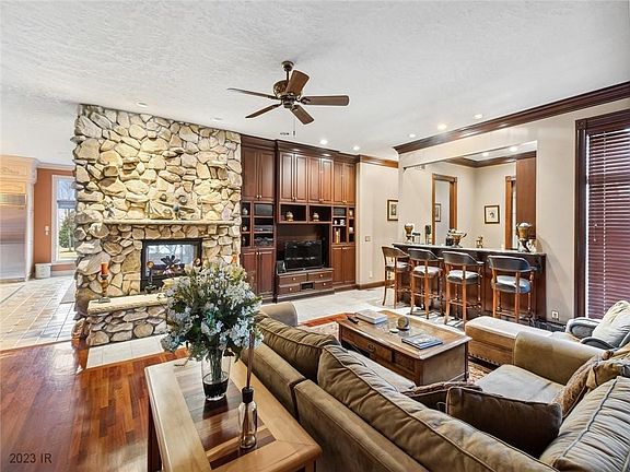 3rd image of 2608 N Jefferson Way