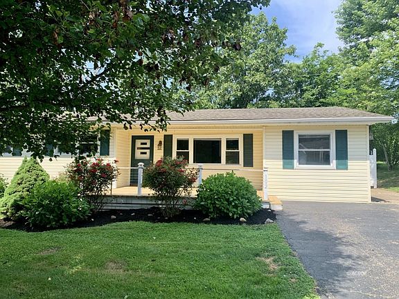 3rd image of 102 Adelaide Dr