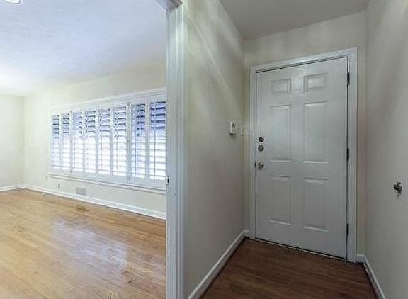 4th image of 4704 Selkirk Dr