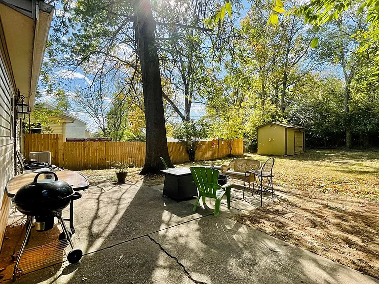 305 Lindy Blvd — Photo 10