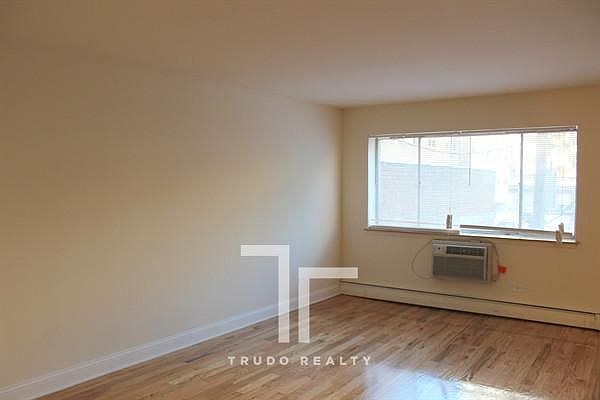 1st image of 510 W Briar Pl APT 404