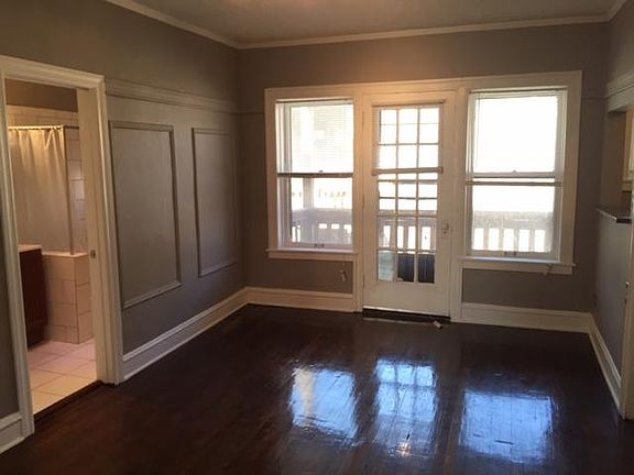 2nd image of 3500 N Pine Grove Ave #2BR