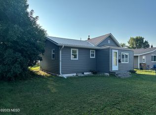 16 10th St SW, Watertown, SD 57201