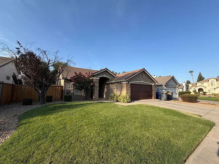 2785 E Shea Dr — Photo 2