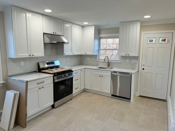 67 Brewster Ave #1