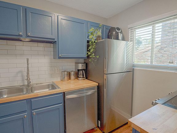 3rd image of 401 Andrea Ln