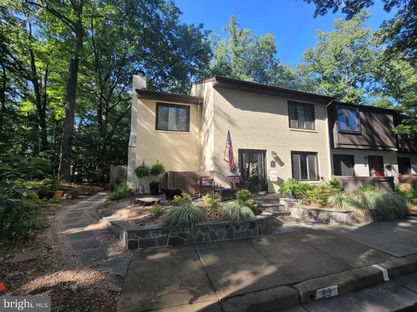 2001 Sarazen Pl, Reston, VA 20191