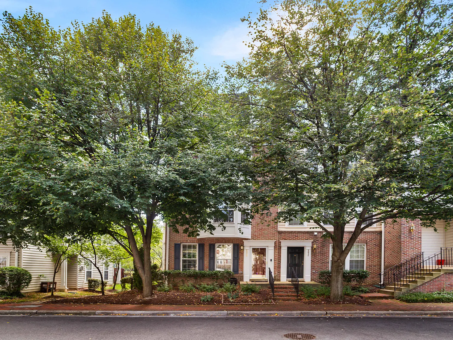 2 bed, 2.5 bath, 1502 sqft, $6,000 — Photo 3
