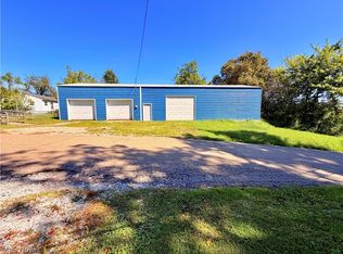 532 8th St, Belpre, OH 45714