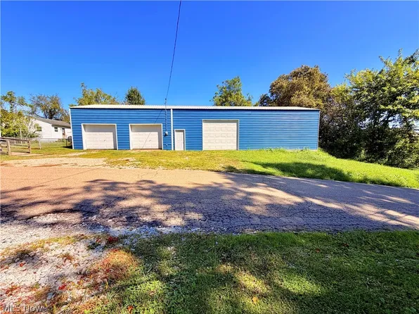 532 8th St, Belpre, OH 45714