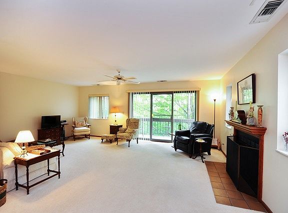 2nd image of 10 Trafalgar Sq APT 204