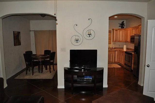 1719 E 23rd St — Photo 2