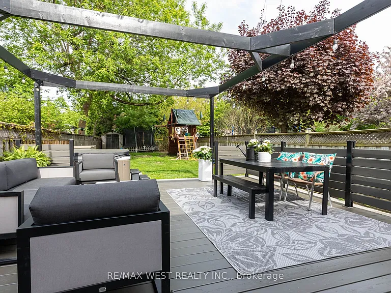 469 Clendenan Ave — Photo 23