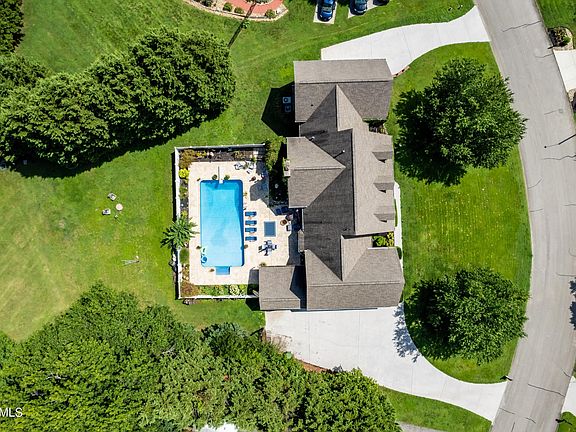 2nd image of 1105 Turnberry Ln