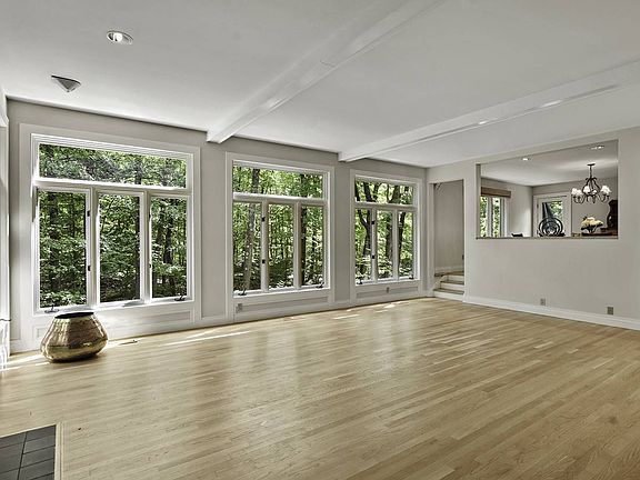 5th image of 31 Quaker Hill Dr