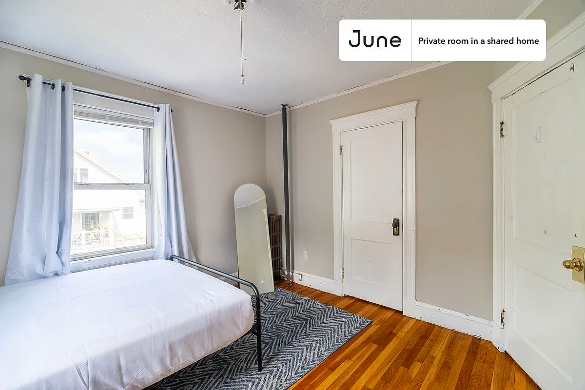 Queen bedroom in 4 bed/1 bath home in Somerville #1890 A — Photo 3